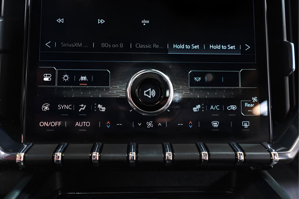 Used 2025 GMC Acadia AT4 w/ Luxury Package image 16