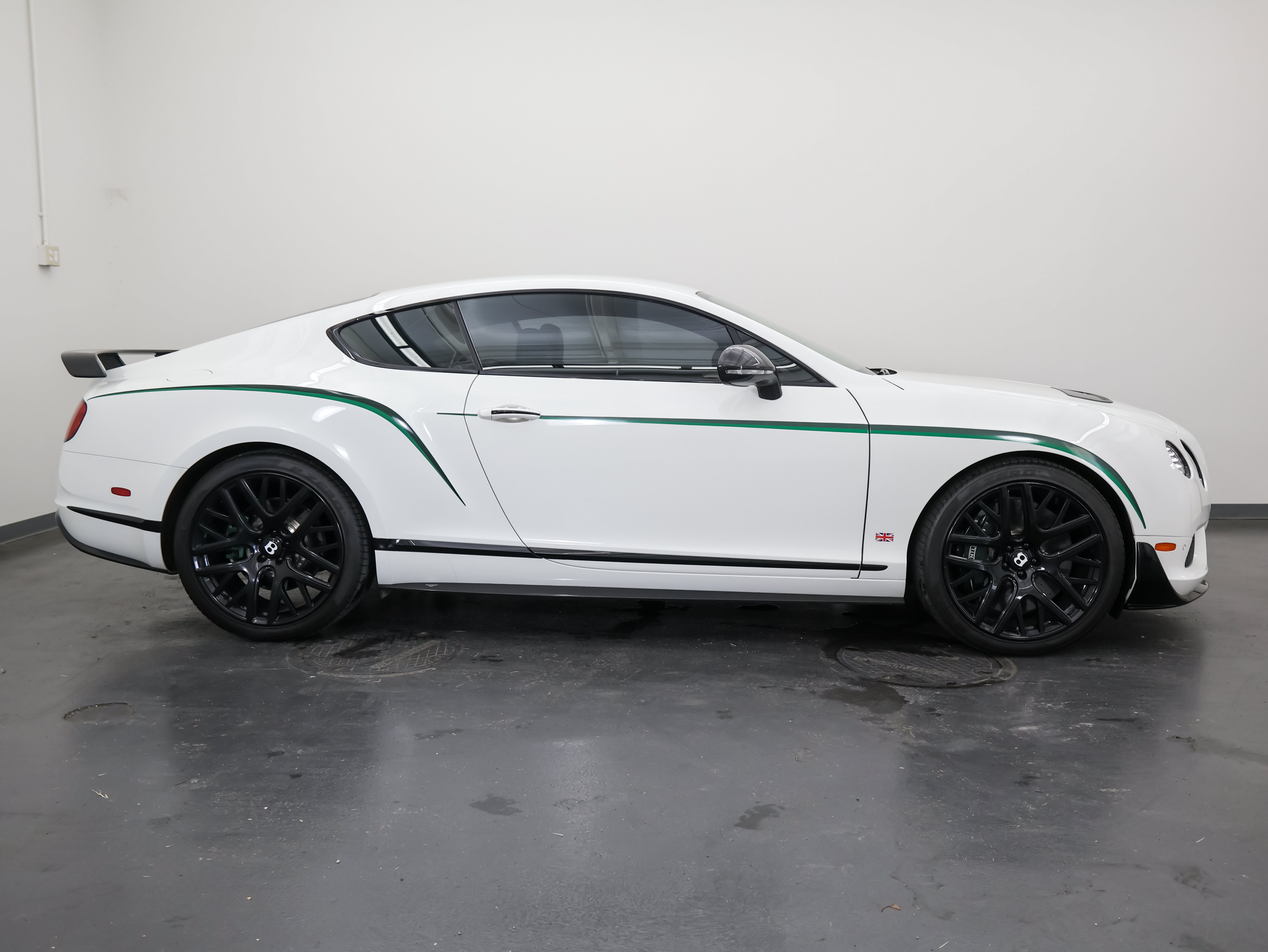 Used 2015 Bentley Continental GT3-R AWD/4WD image 2