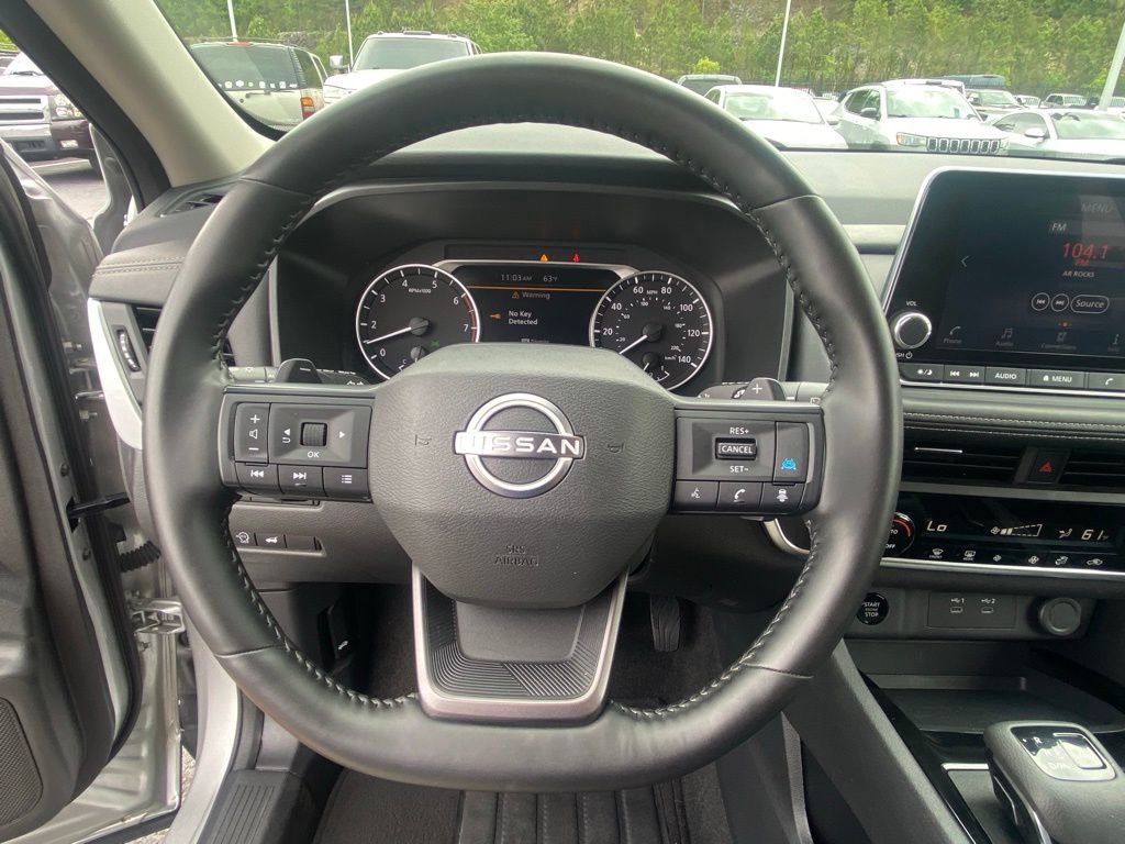 Used 2025 Nissan Rogue SV FWD image 13