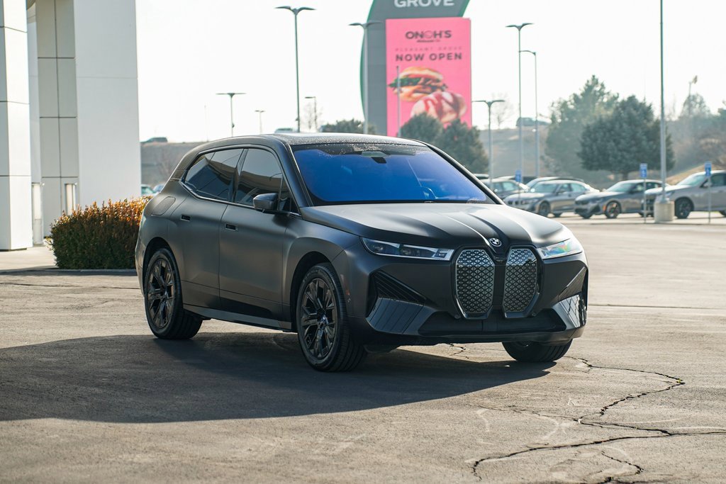 Used 2024 BMW iX xDrive50 w/ Premium Package image 3