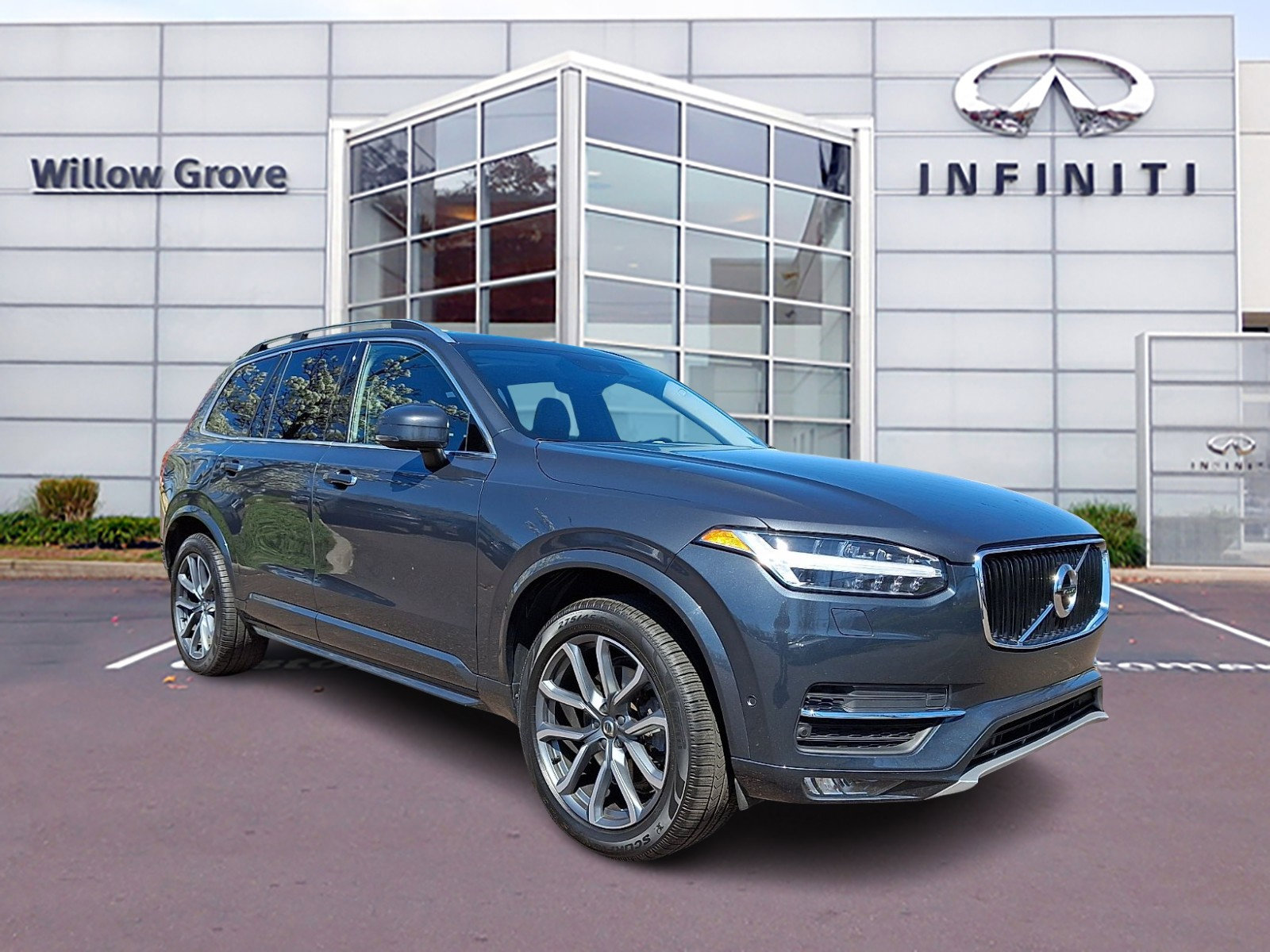Used 2017 Volvo XC90 T6 Momentum w/ Vision Package image 1