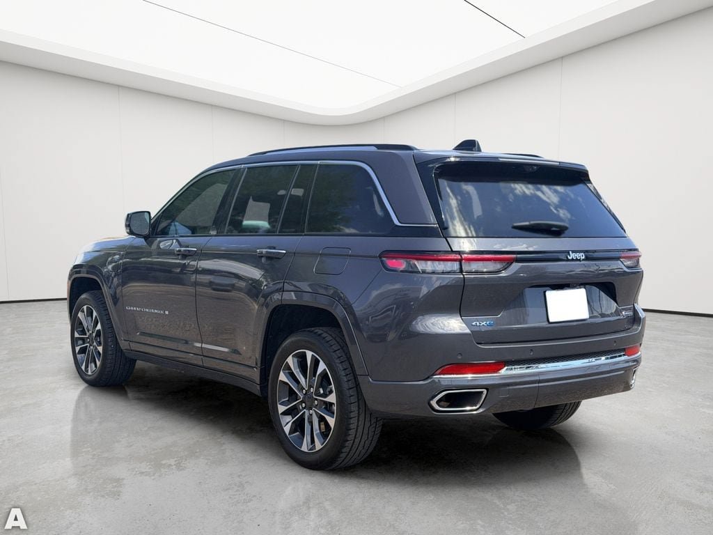 Certified 2024 Jeep Grand Cherokee Overland w/ Luxury Tech Group IV AWD/4WD image 4