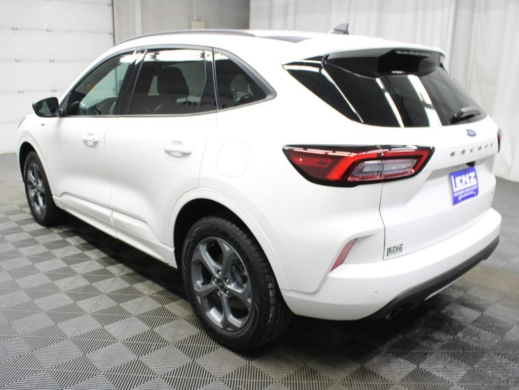 Used 2024 Ford Escape ST-Line w/ Tech Pack #1 AWD/4WD image 7