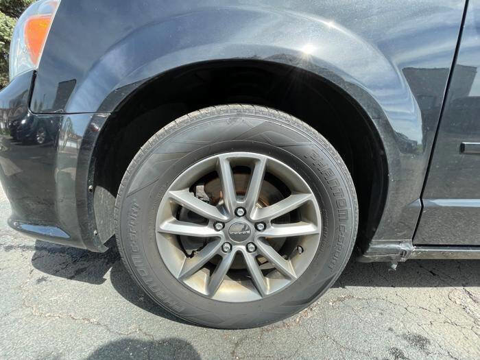Used 2015 Dodge Grand Caravan SE FWD image 11