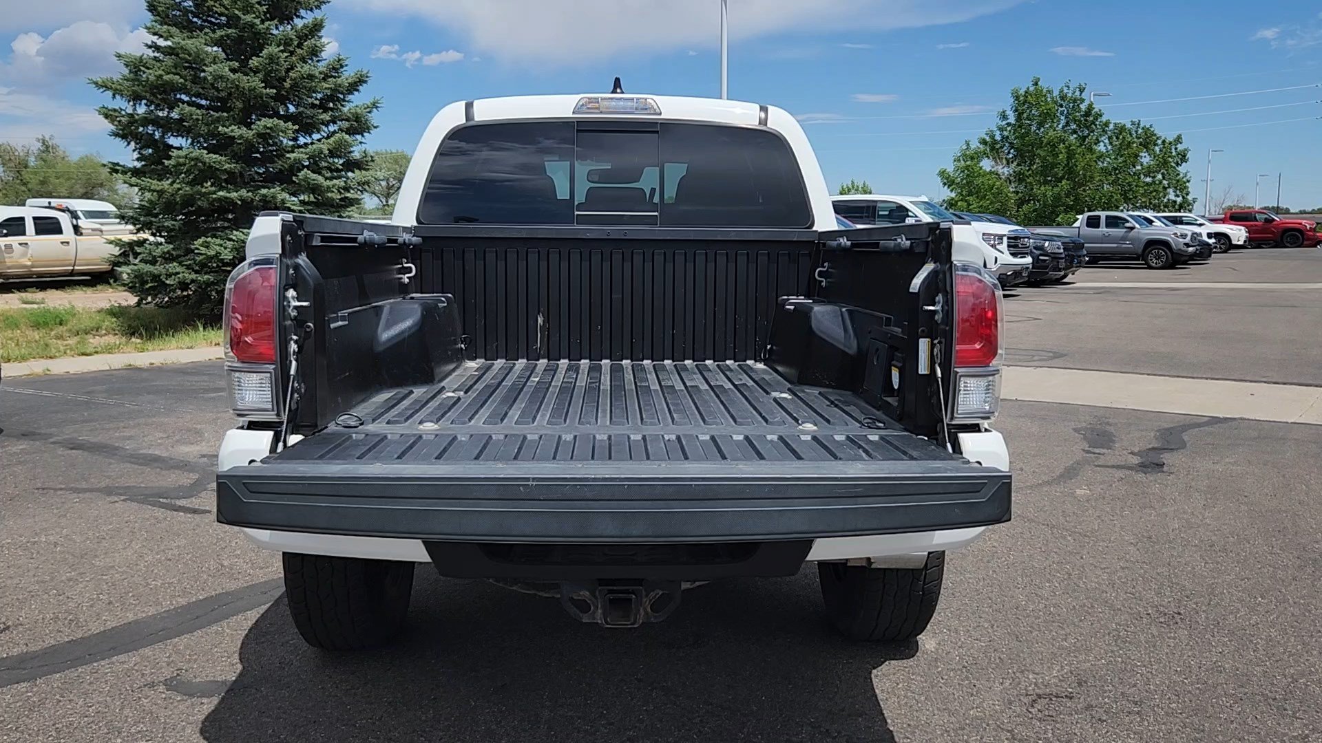 Used 2021 Toyota Tacoma TRD Sport w/ TRD Premium Sport Package AWD/4WD image 19