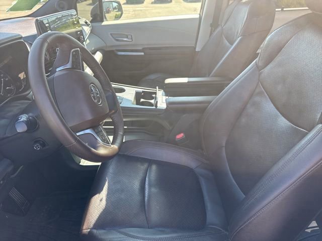 Used 2021 Toyota Sienna Platinum FWD image 17