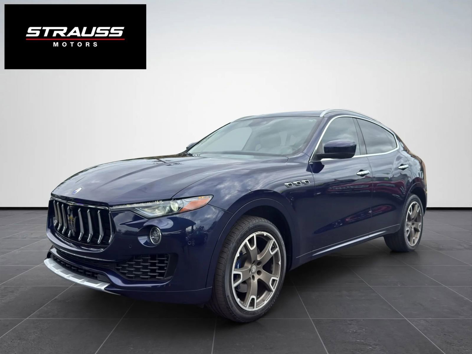 Used 2017 Maserati Levante w/ Luxury Package AWD/4WD image 4