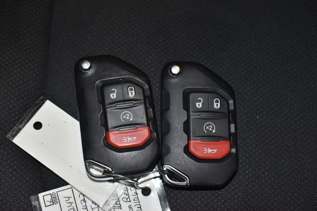 Used 2022 Jeep Wrangler Unlimited Sahara w/ Dual Top Group AWD/4WD image 34