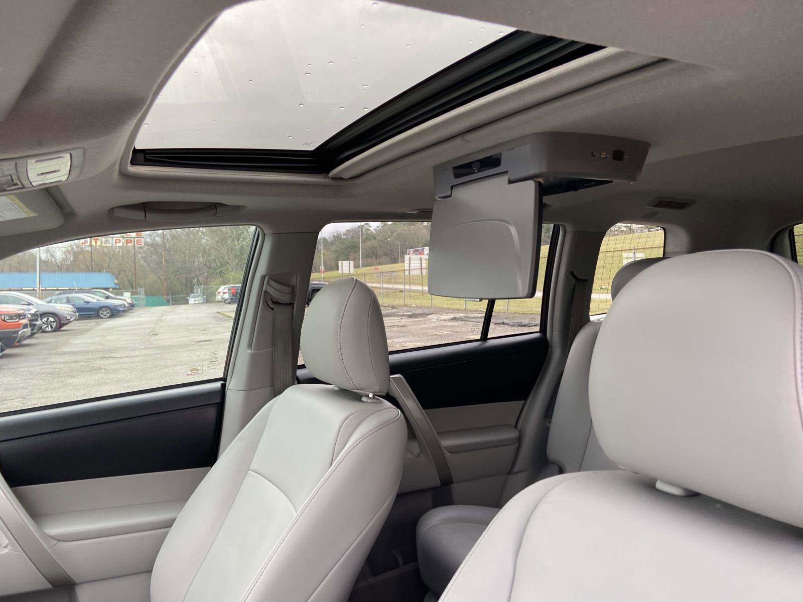 Used 2013 Toyota Highlander SE image 8