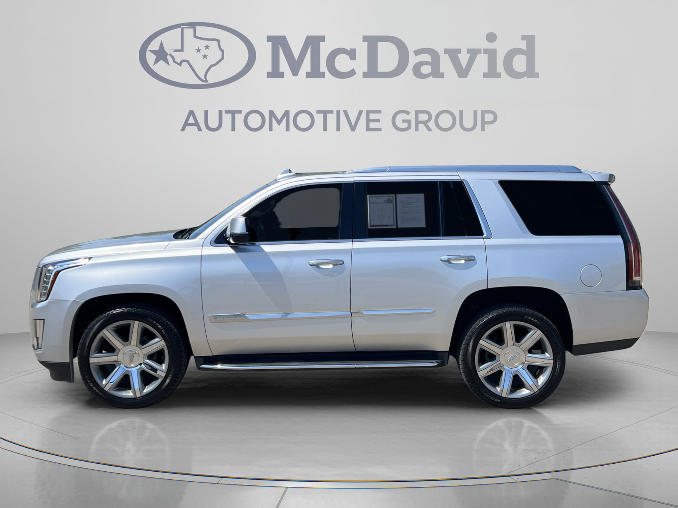 Used 2016 Cadillac Escalade Luxury AWD/4WD image 4