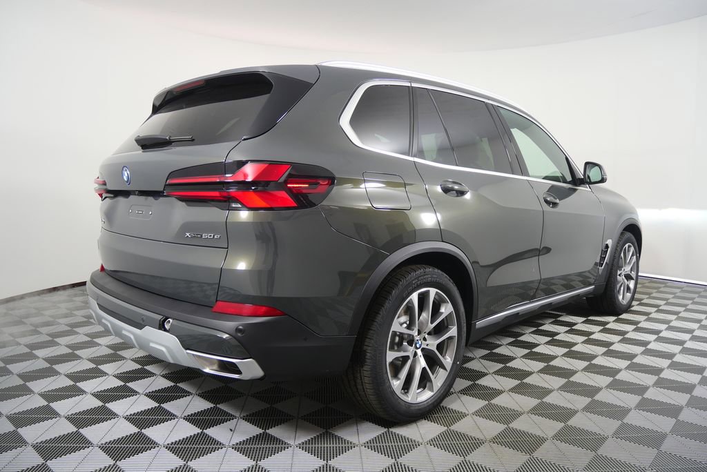 New 2026 BMW X5 xDrive50e image 3