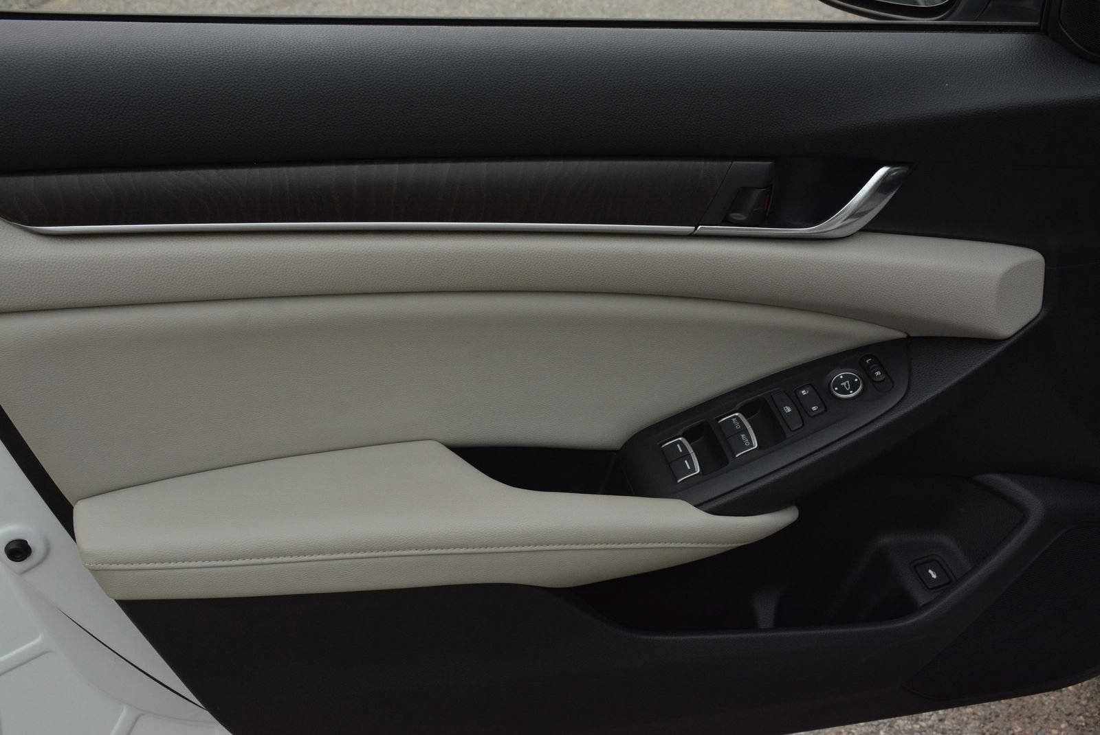 Used 2018 Honda Accord EX image 9
