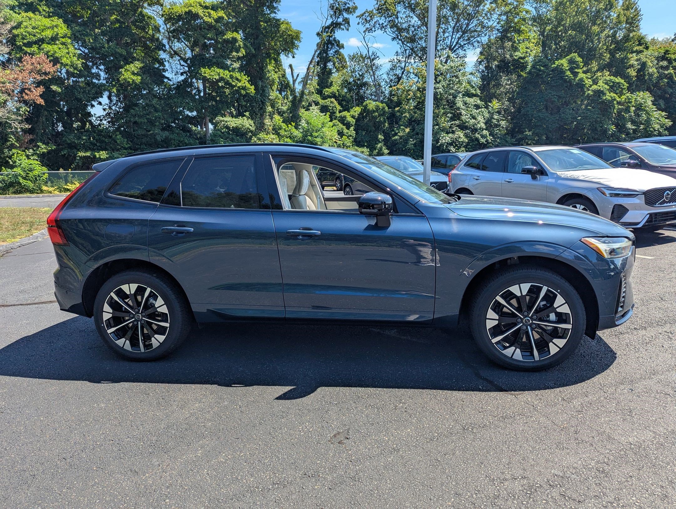 New 2026 Volvo XC60 B5 Ultra w/ Protection Package Premier image 3