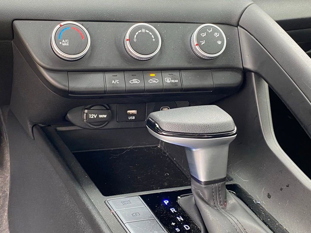 Used 2024 Hyundai Elantra SE image 17
