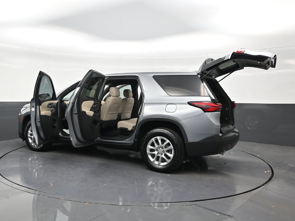 Used 2023 Chevrolet Traverse LS FWD image 31