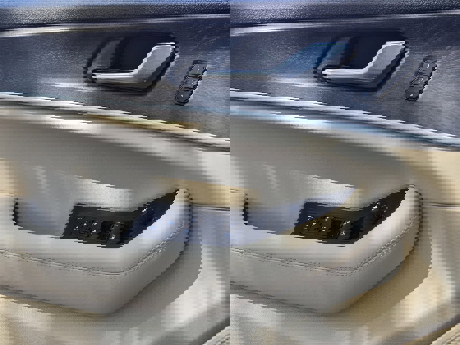 New 2025 Jeep Grand Cherokee L Limited w/ Luxury Tech Group II image 22