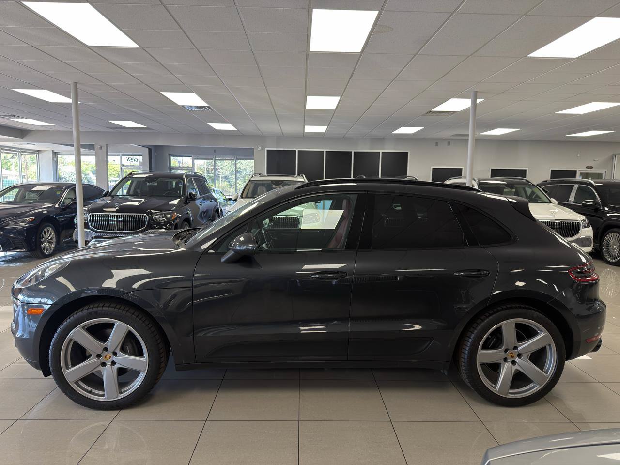 Used 2018 Porsche Macan AWD/4WD image 8