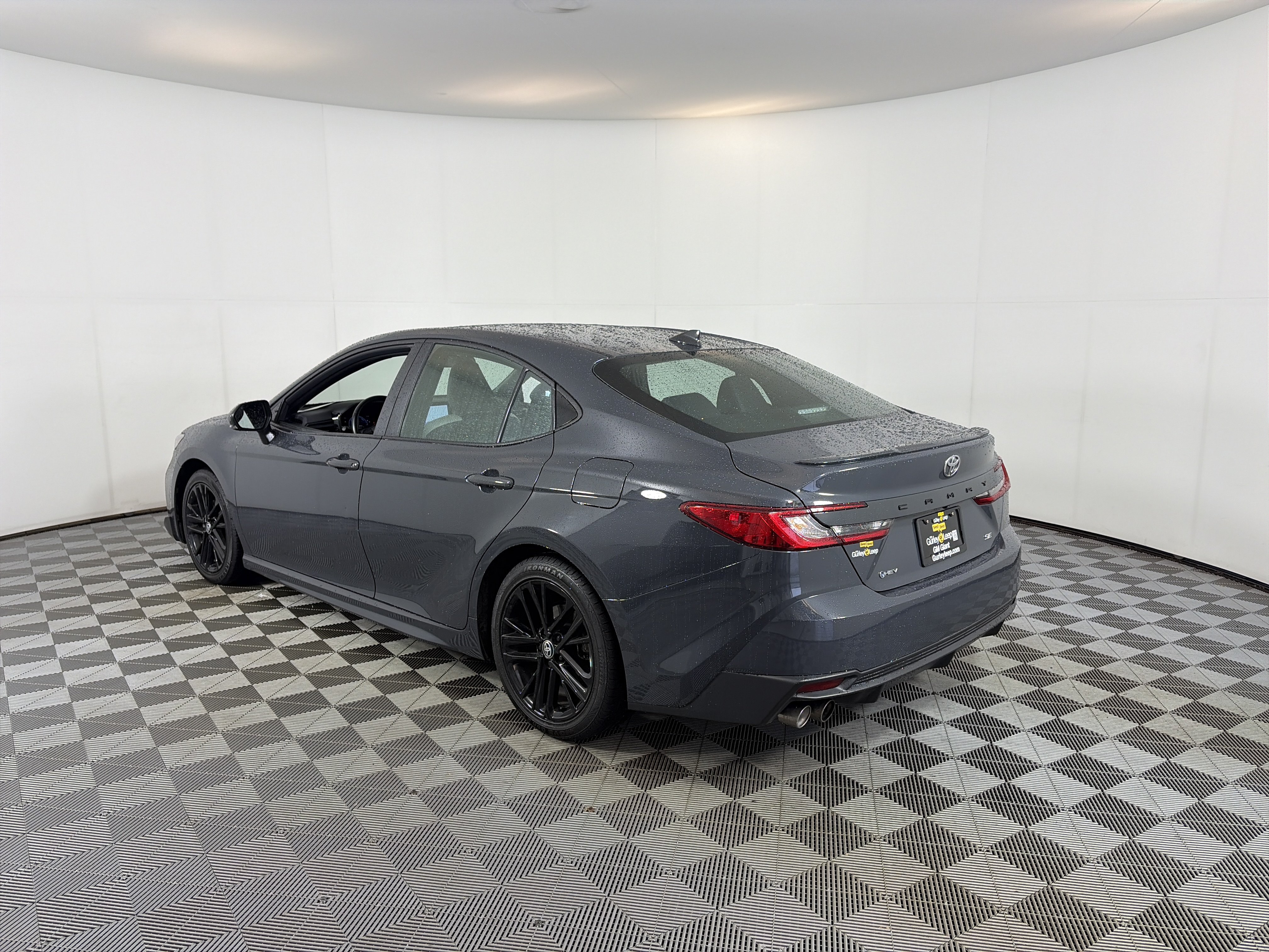 Used 2025 Toyota Camry SE FWD image 8