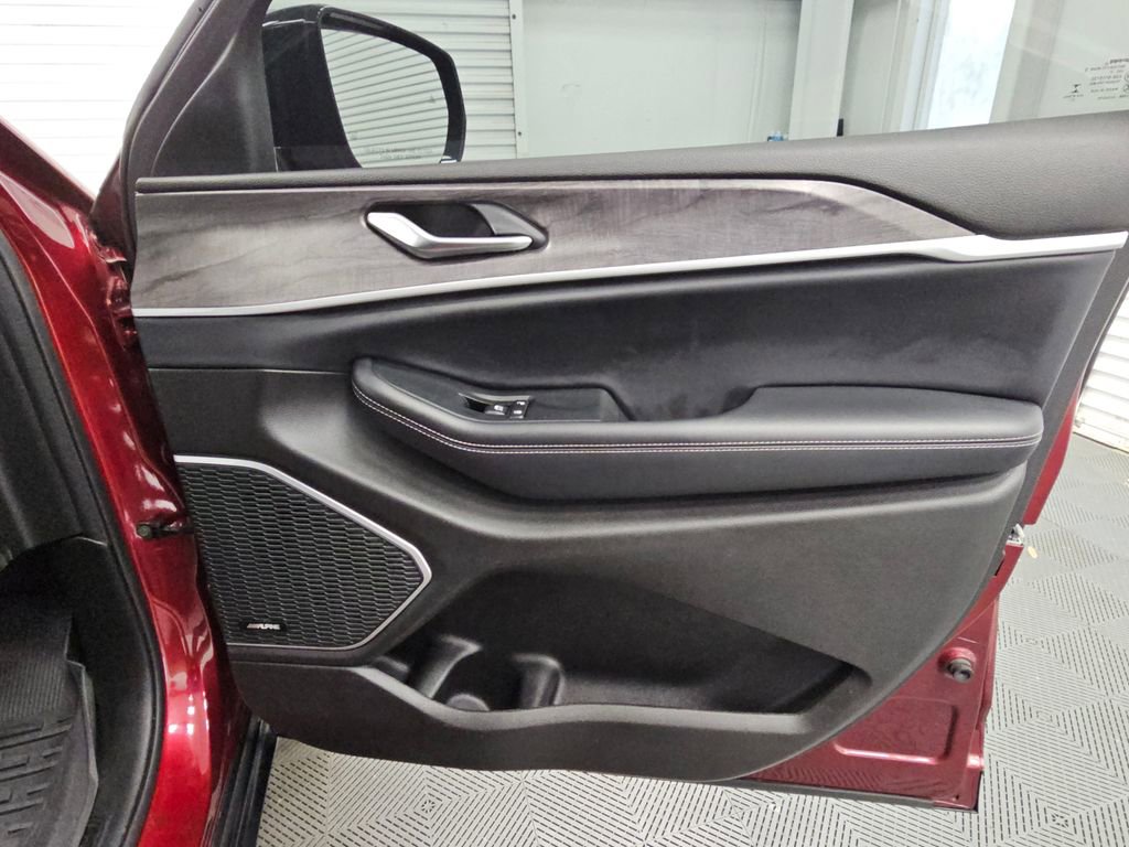 Used 2021 Jeep Grand Cherokee L Limited image 45