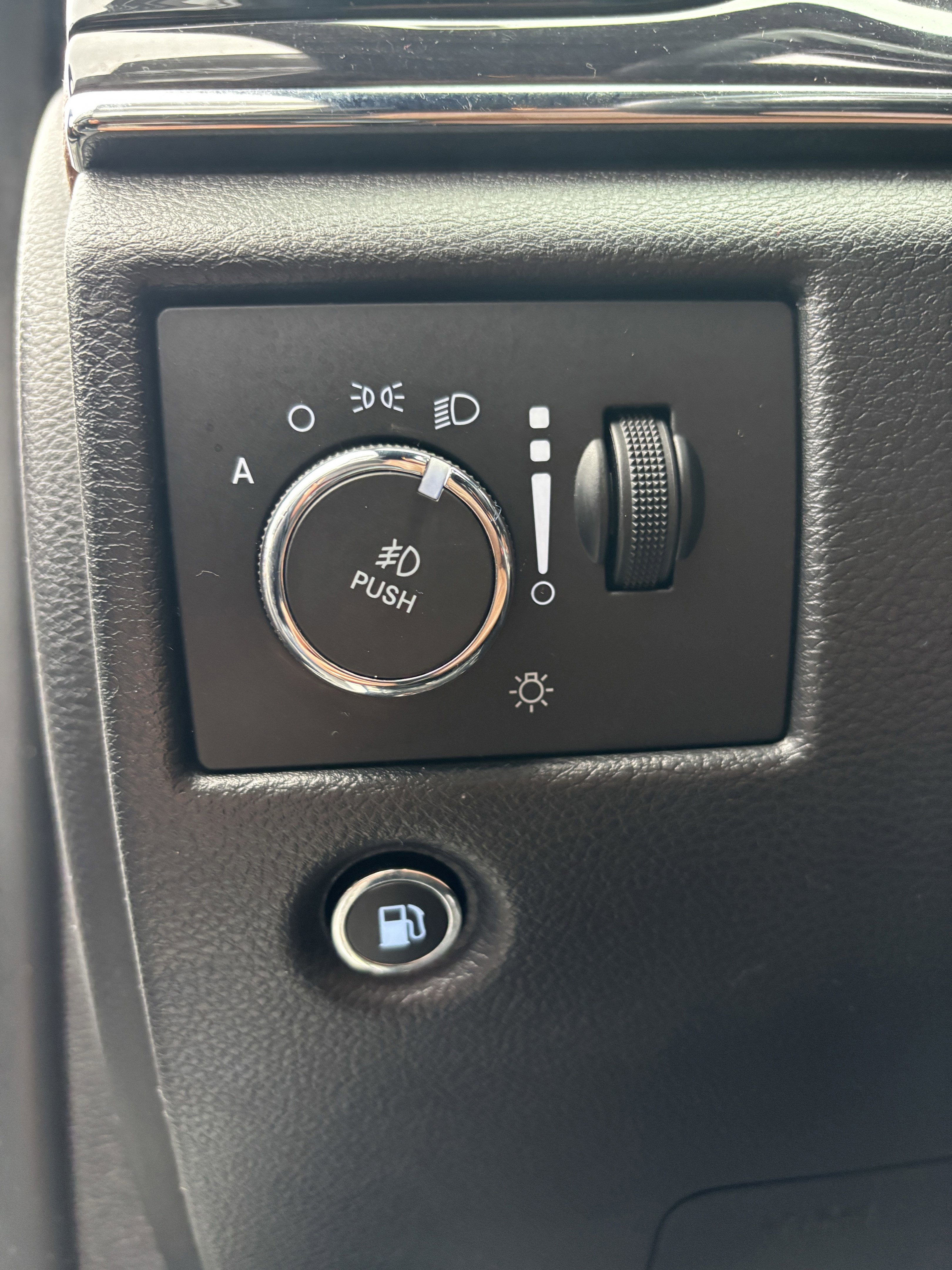 Used 2020 Jeep Grand Cherokee Overland image 30