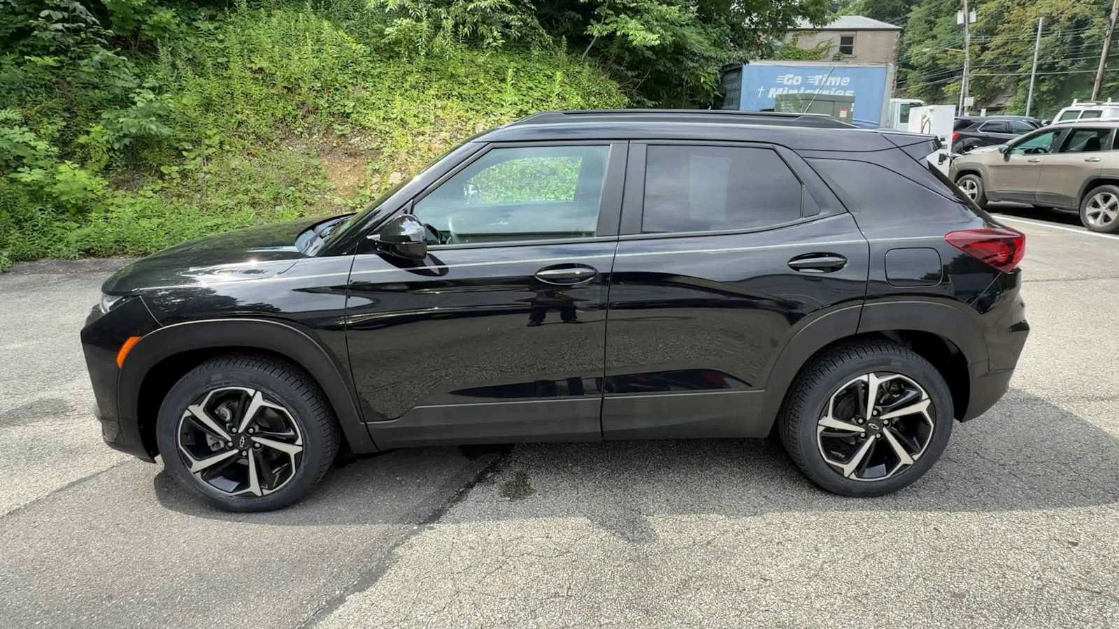 Certified 2023 Chevrolet TrailBlazer RS w/ Sun and Liftgate Package AWD/4WD image 6