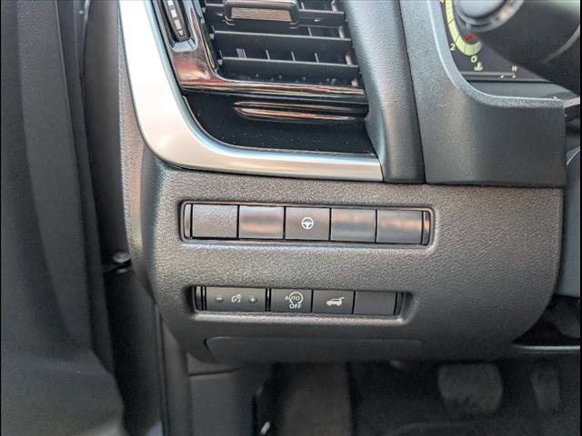 Used 2025 Nissan Rogue SL image 13