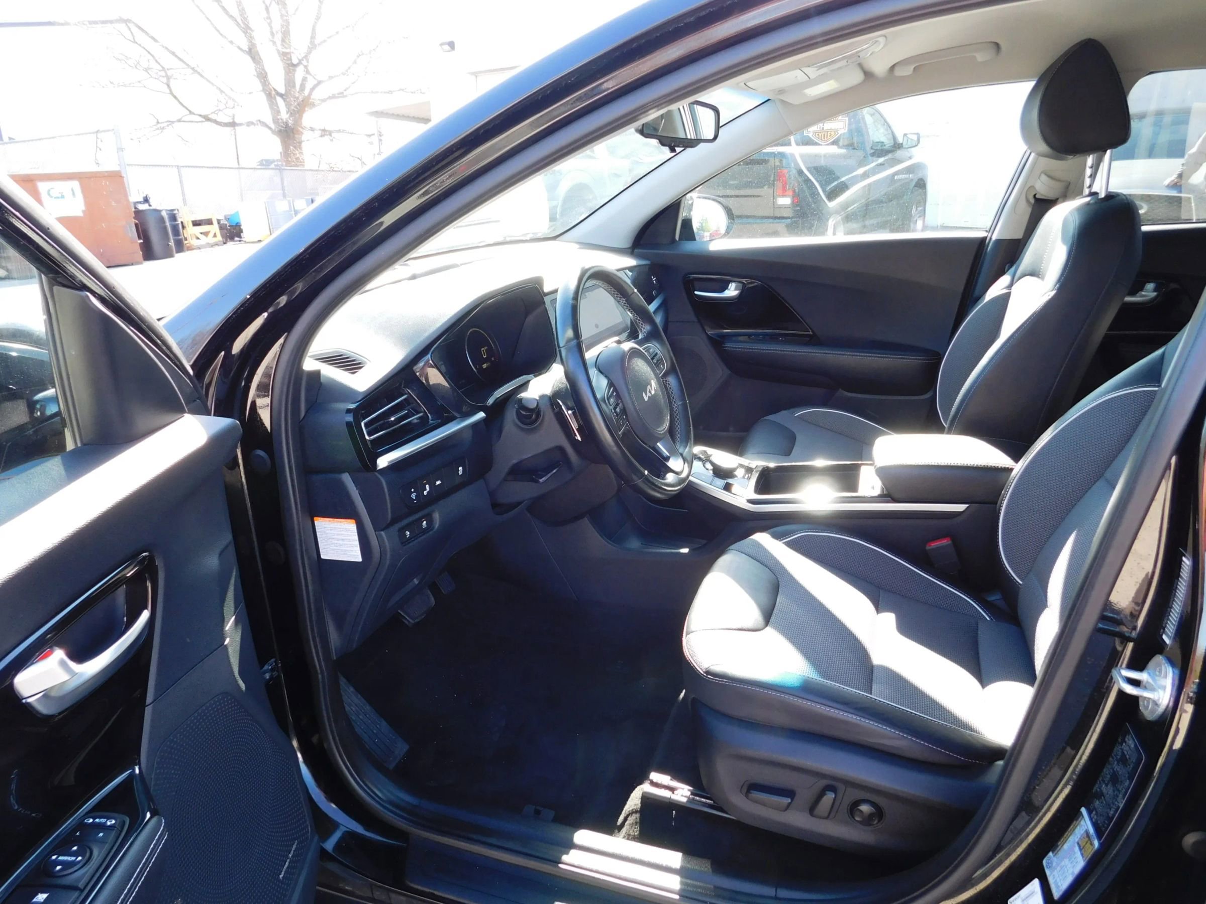 Used 2022 Kia Niro EX w/ Cold Weather Package image 15