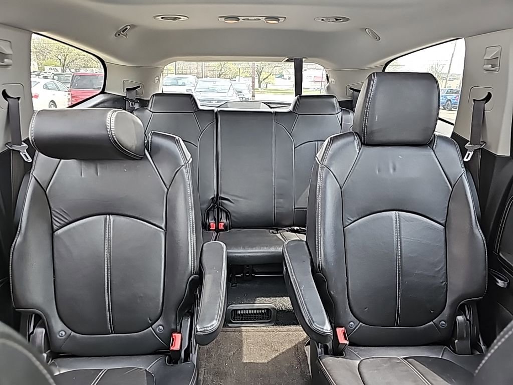 Used 2016 Chevrolet Traverse LT image 8
