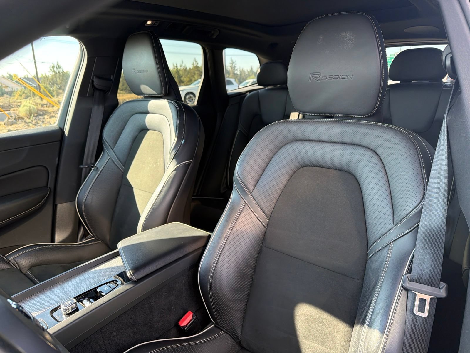 Used 2019 Volvo XC60 T8 R-Design w/ Advanced Package AWD/4WD image 19