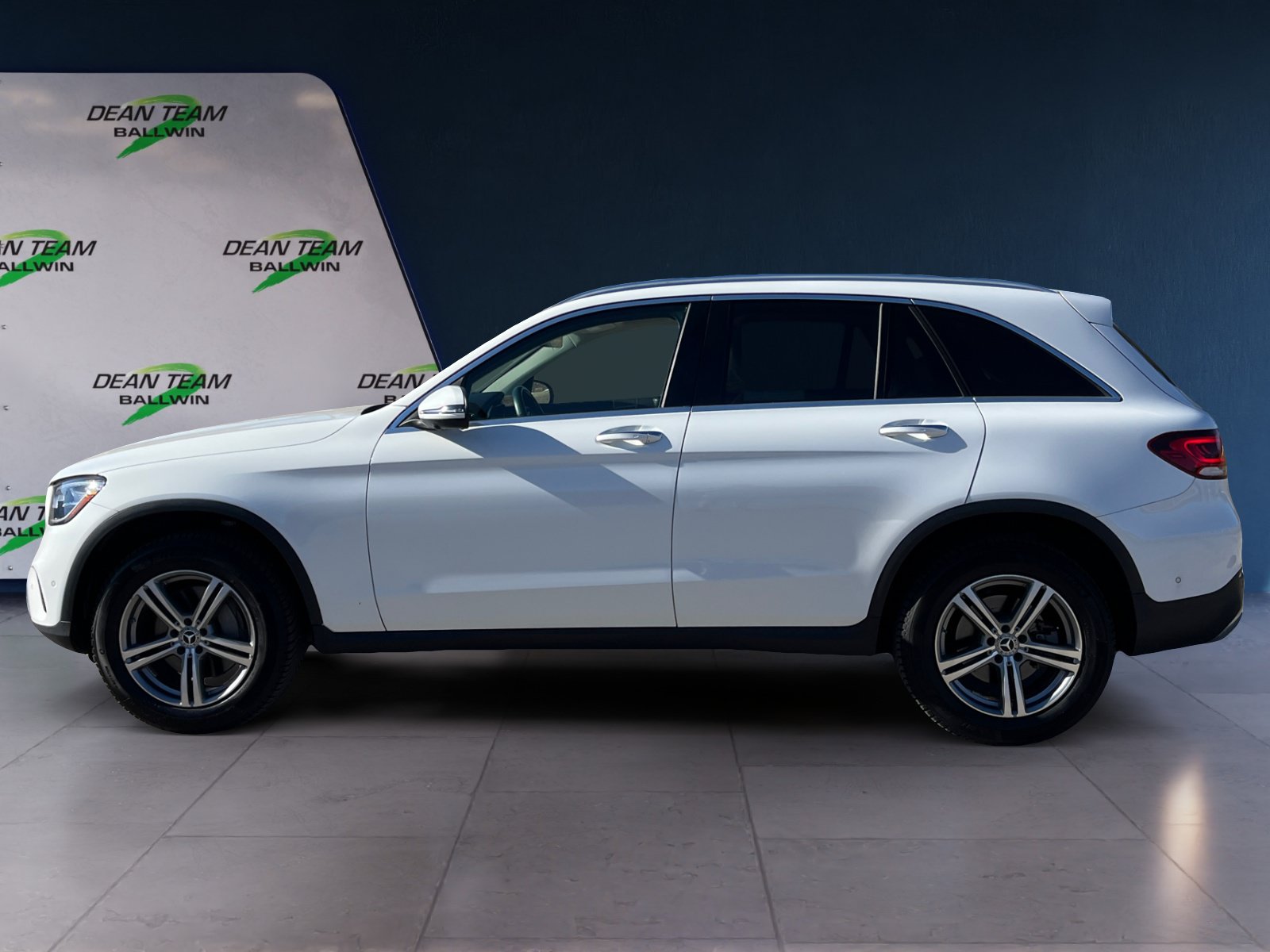 Used 2022 Mercedes-Benz GLC 300 4MATIC image 4
