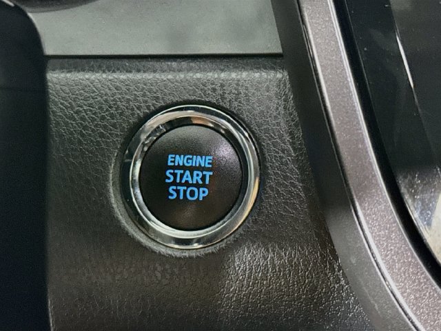 Used 2020 Toyota Camry XSE FWD image 18
