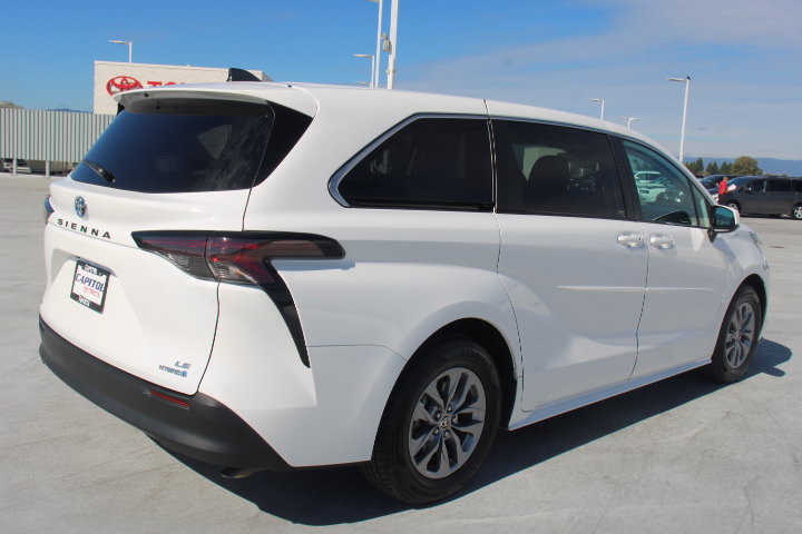 Certified 2024 Toyota Sienna LE AWD/4WD image 3