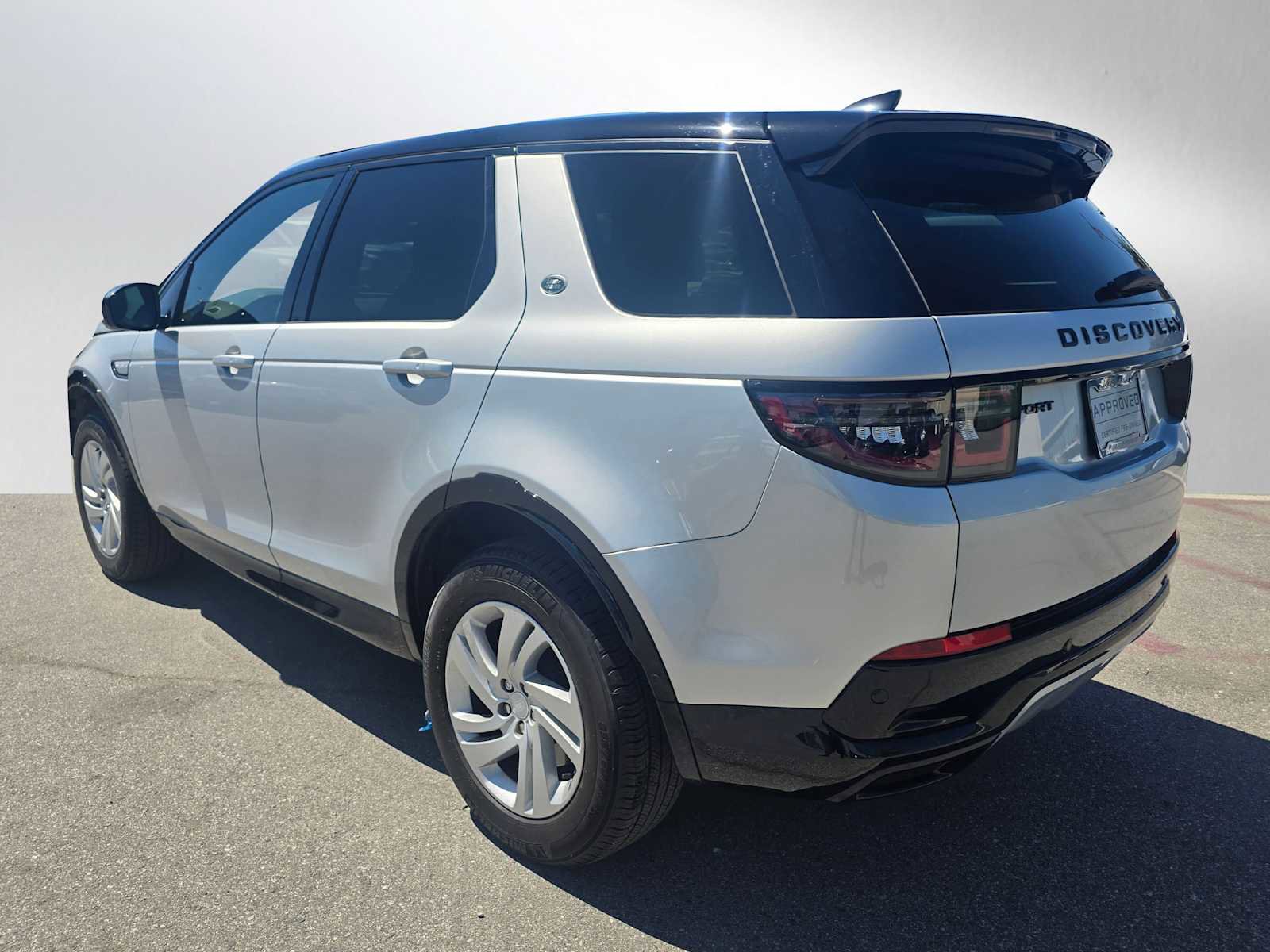 Used 2025 Land Rover Discovery Sport Dynamic SE AWD/4WD image 3
