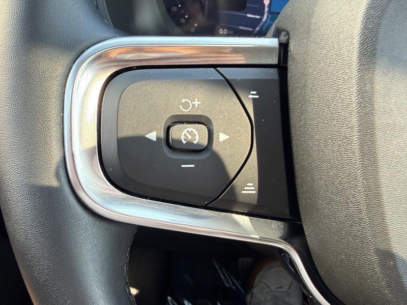 Used 2026 Volvo XC40 B5 Plus AWD/4WD image 19