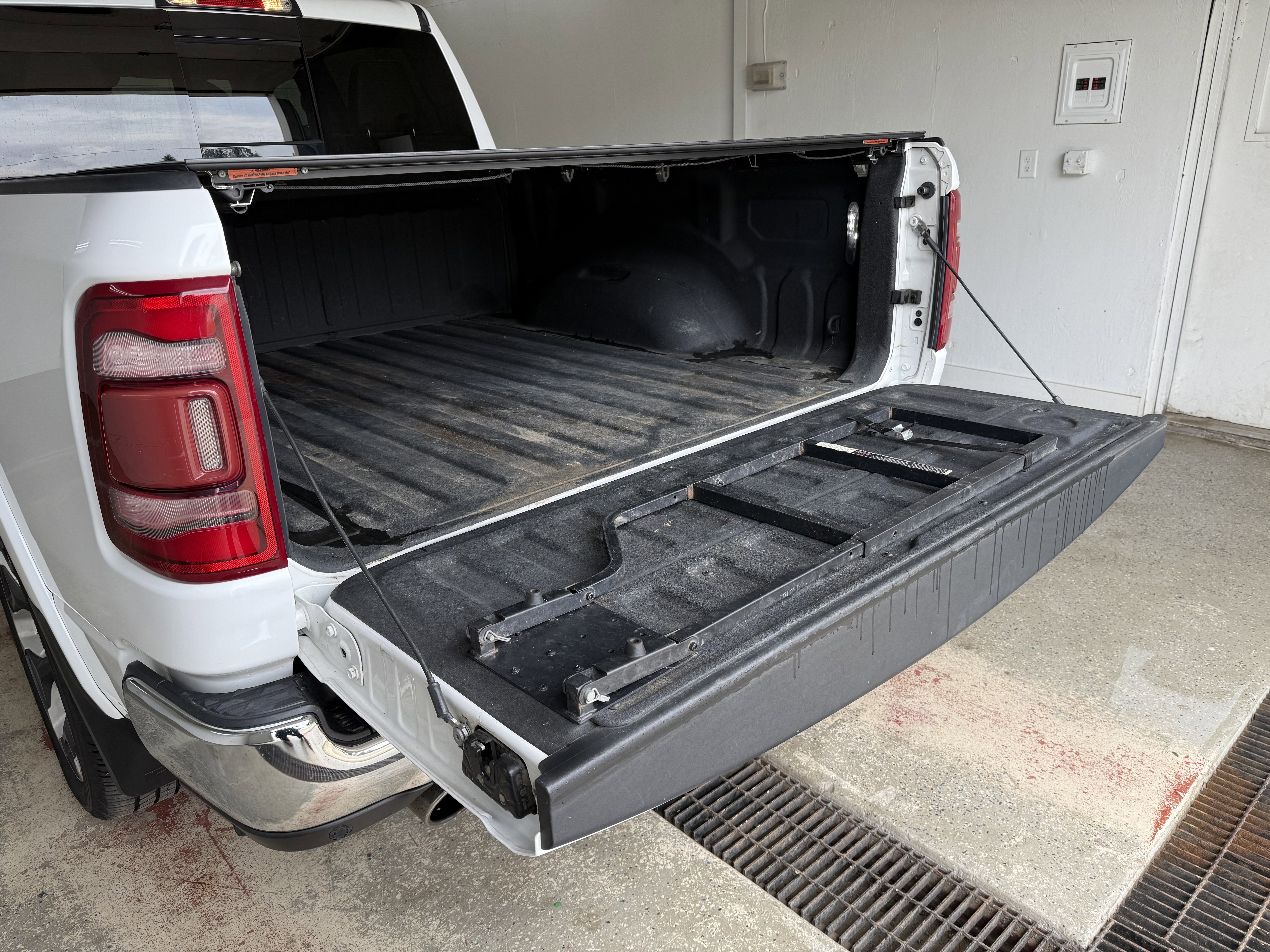 Used 2019 RAM 1500 Limited image 9