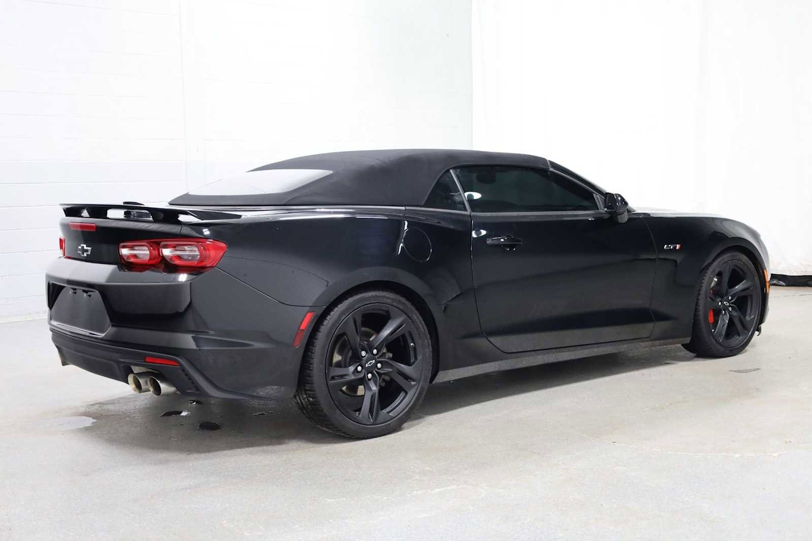 Used 2023 Chevrolet Camaro LT w/ Technology Package image 9