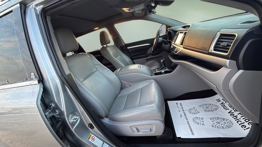 Used 2019 Toyota Highlander XLE image 15