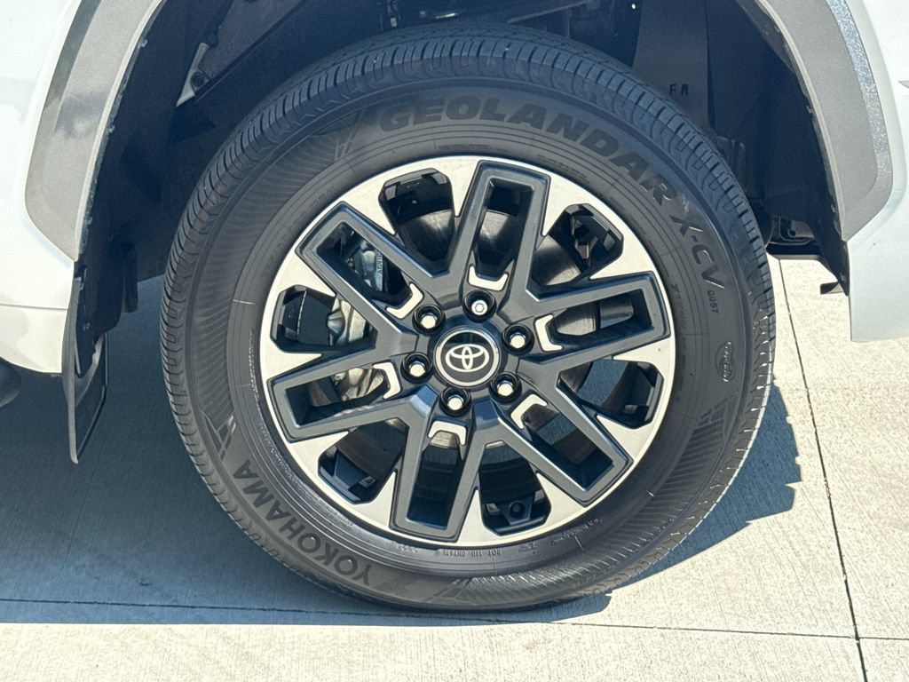 Used 2025 Toyota Tundra Limited AWD/4WD image 11