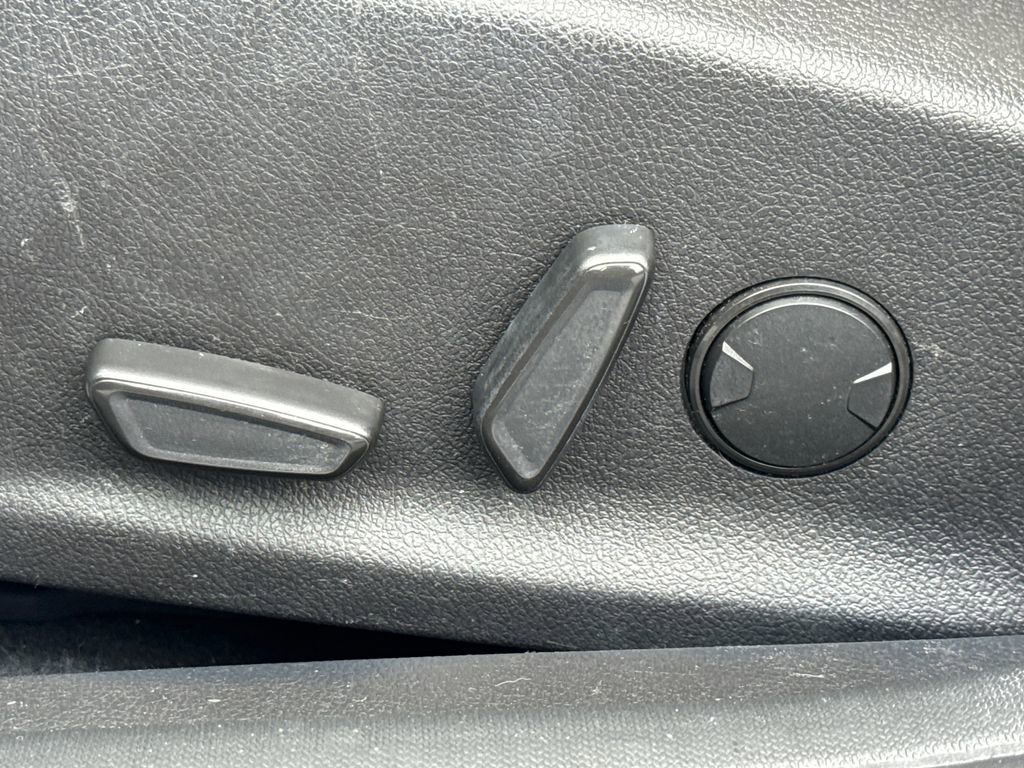 Used 2018 Ford Focus Titanium FWD image 43