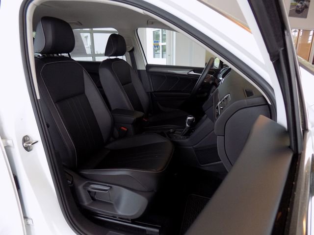 Used 2022 Volkswagen Tiguan SE AWD/4WD image 26