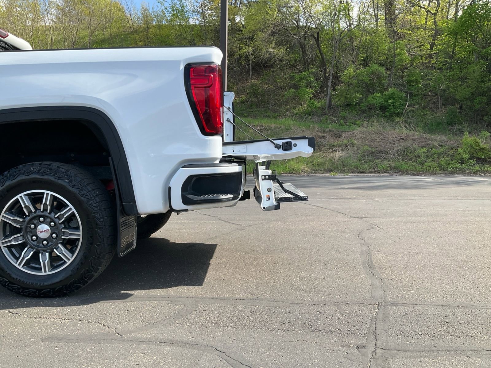Used 2025 GMC Sierra 1500 AT4 w/ Technology Package AWD/4WD image 21