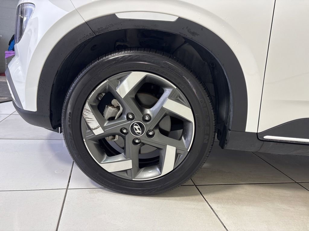 Used 2023 Hyundai Venue Limited w/ Cargo Package image 9