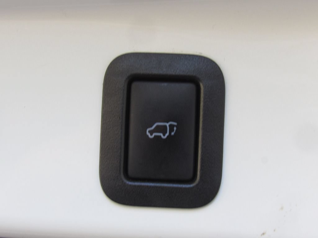 Certified 2016 Toyota Highlander XLE AWD/4WD image 23
