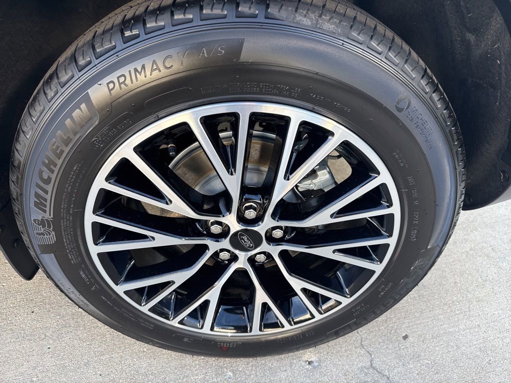 Certified 2025 Ford Escape SE image 50