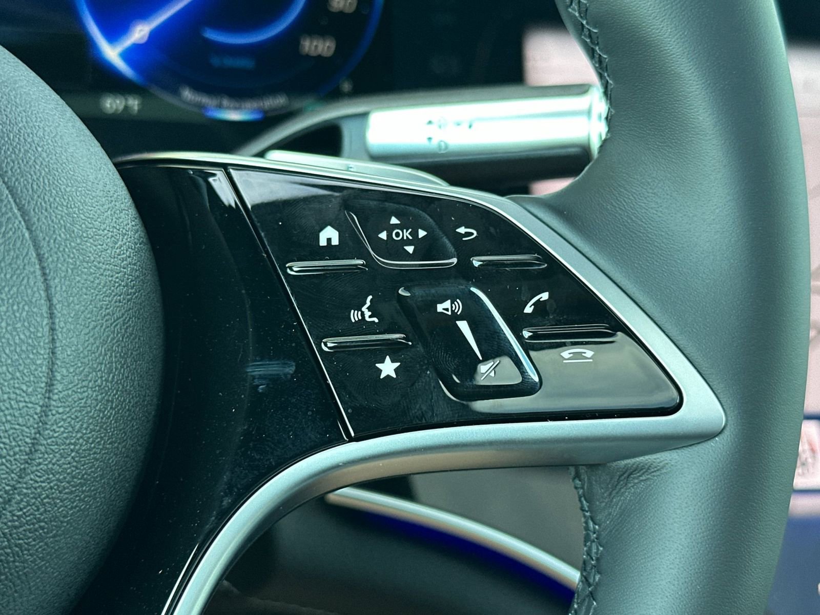 New 2026 Mercedes-Benz EQS 400 4MATIC SUV image 29