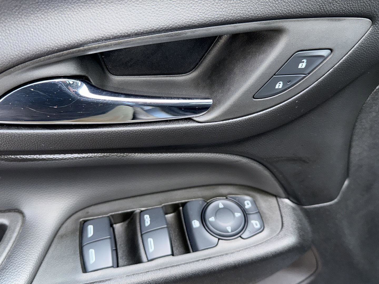 Used 2024 Chevrolet Equinox LT FWD image 25