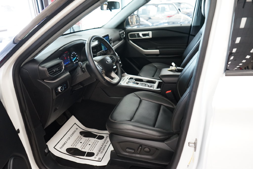 Used 2023 Ford Explorer XLT w/ Equipment Group 202A AWD/4WD image 27
