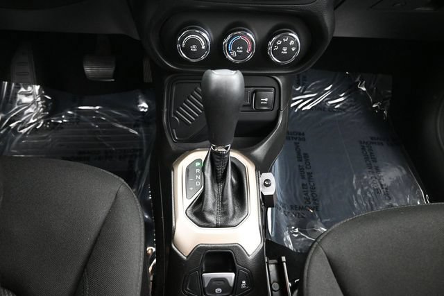 Used 2016 Jeep Renegade Latitude FWD image 12