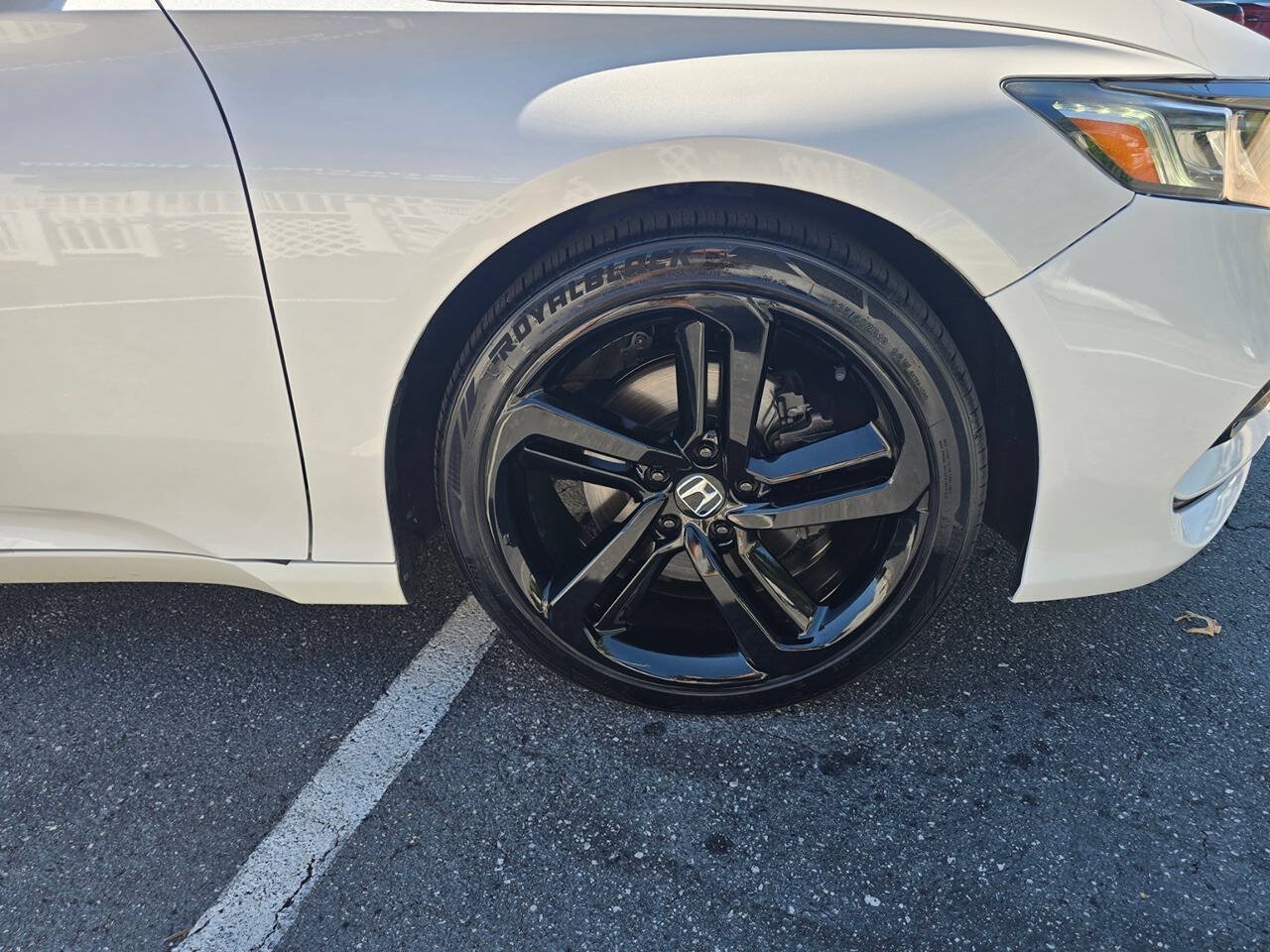Used 2018 Honda Accord Sport image 13