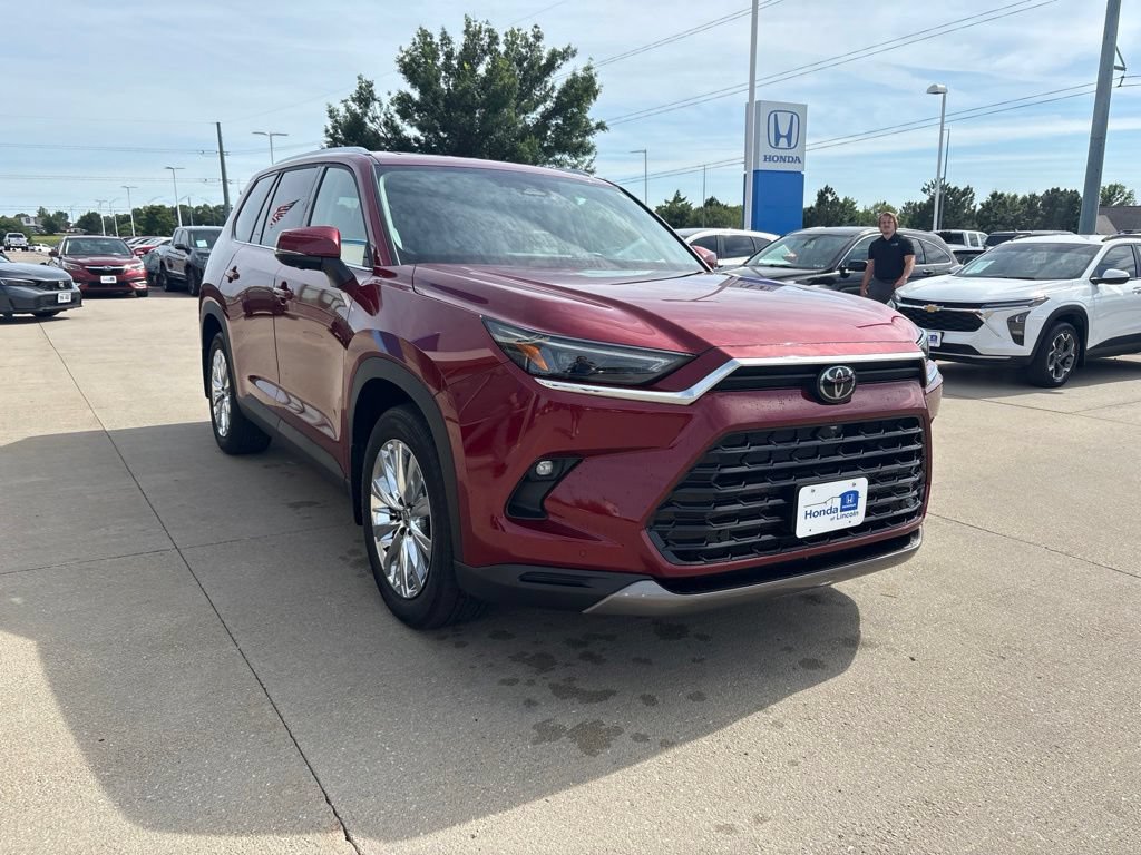 Used 2024 Toyota Grand Highlander AWD image 3